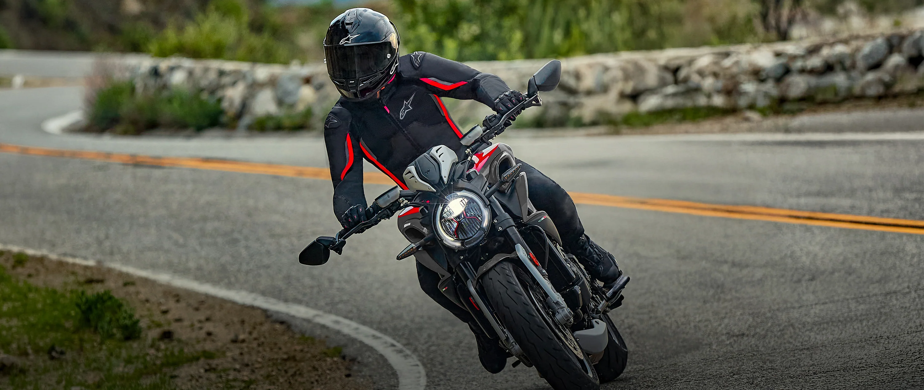 Alpinestars: Eccellenza in Movimento