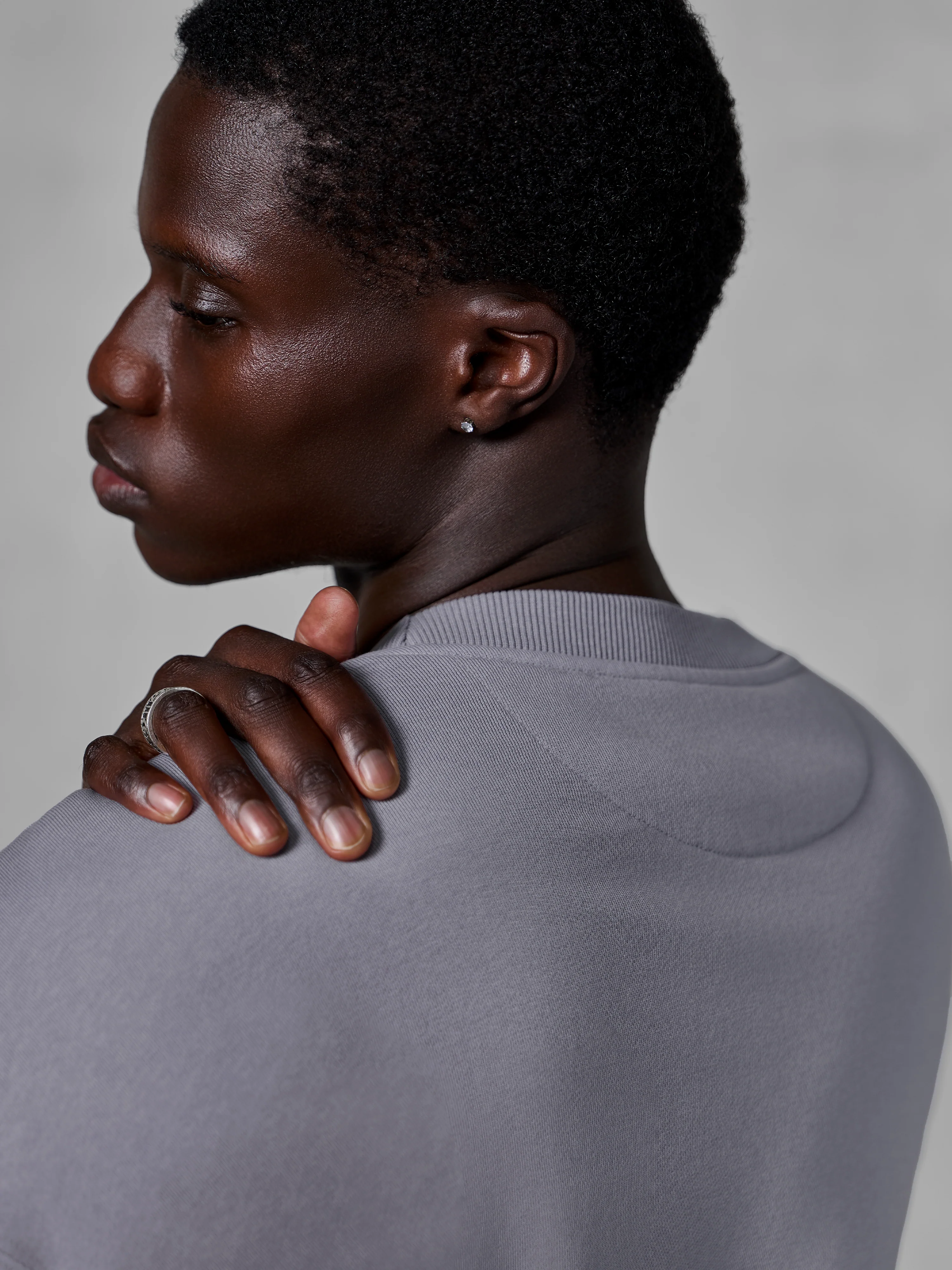 Felpa Essentials Ageless Crew - Image 3