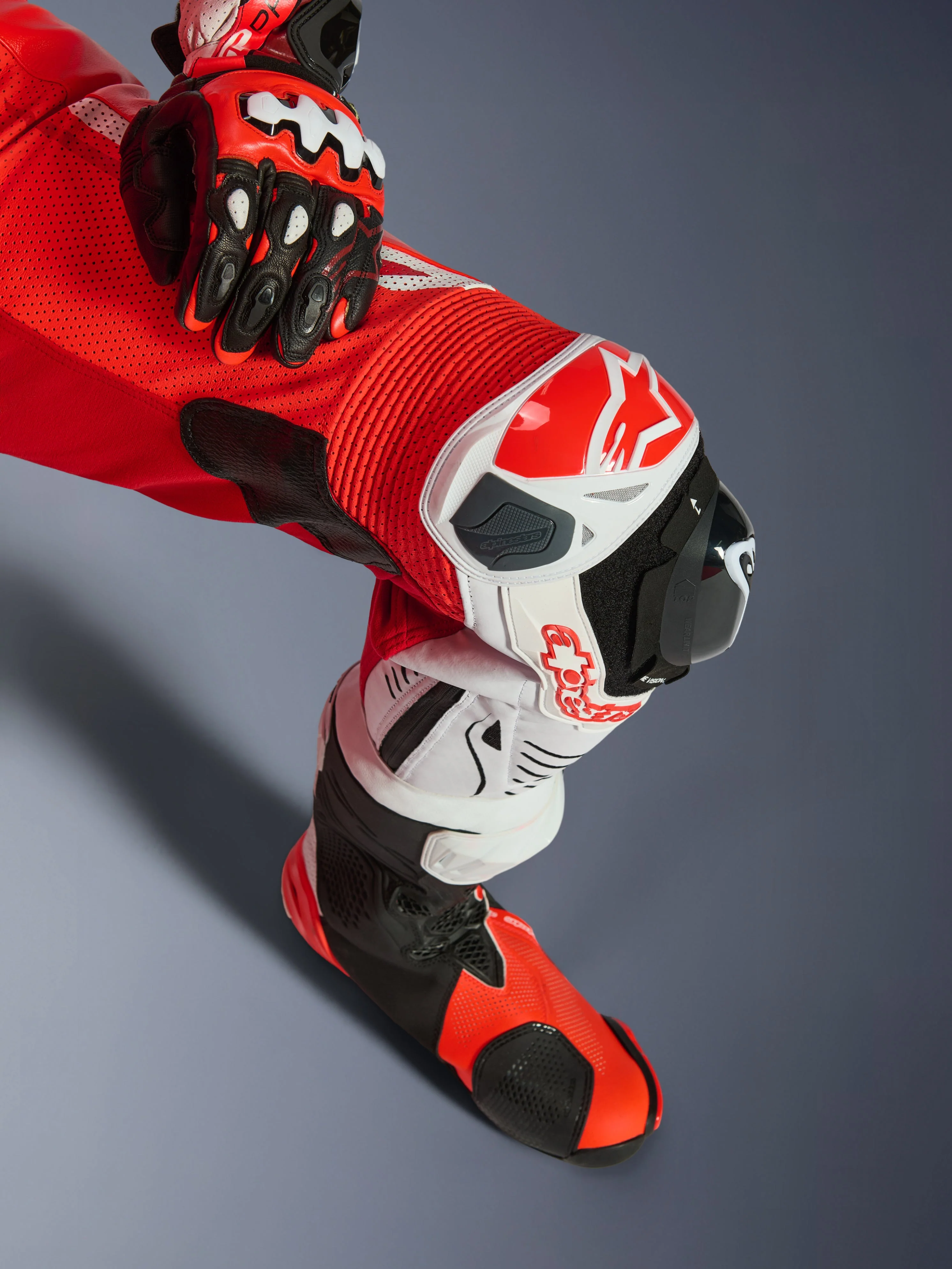 Tuta In Pelle GP Tech V5 1 Pezzo - Image 13